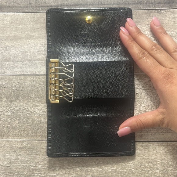 LOUIS VUITTON Black Epi Leather Key and Card Holder - Picture 2 of 8